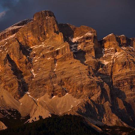 Ciasa Montanara Hotel La Villa  Kültér fotó
