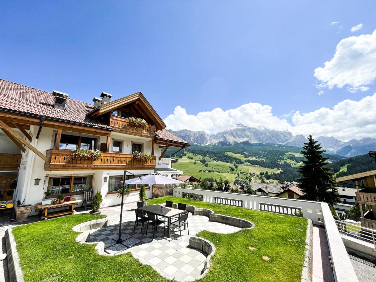 Ciasa Montanara Hotel La Villa  Kültér fotó
