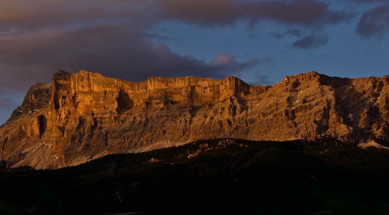 Ciasa Montanara Hotel La Villa  Kültér fotó
