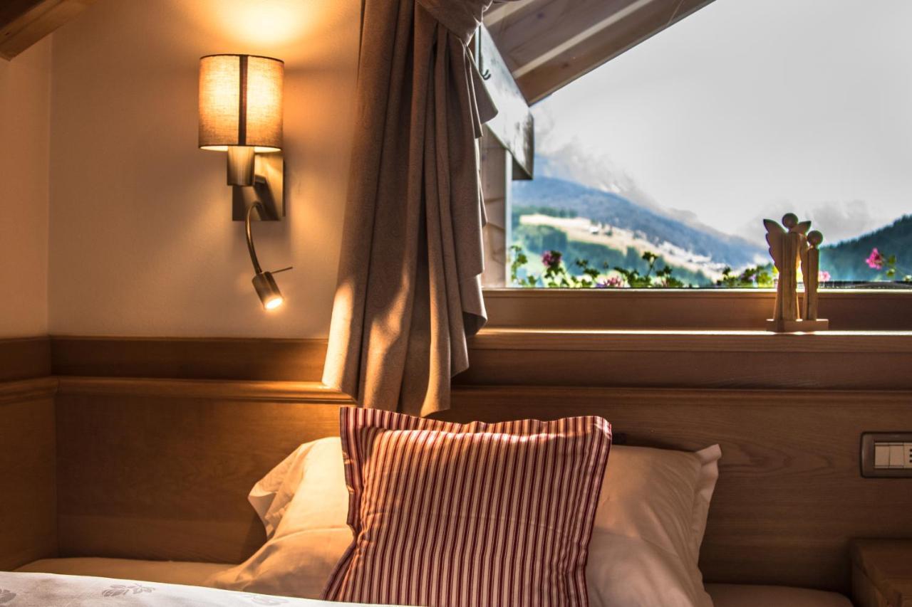 Ciasa Montanara Hotel La Villa  Kültér fotó