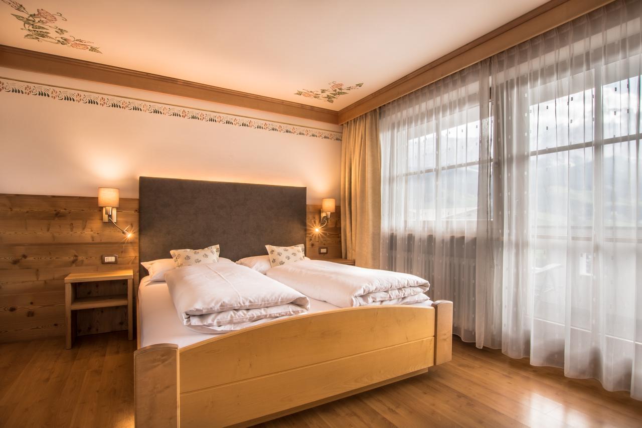 Ciasa Montanara Hotel La Villa  Kültér fotó