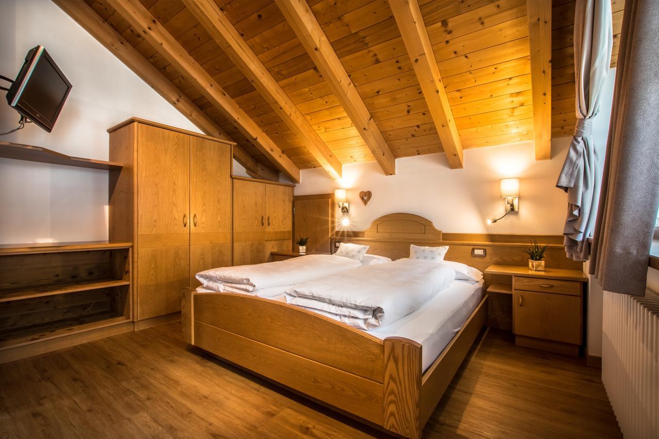 Ciasa Montanara Hotel La Villa  Kültér fotó