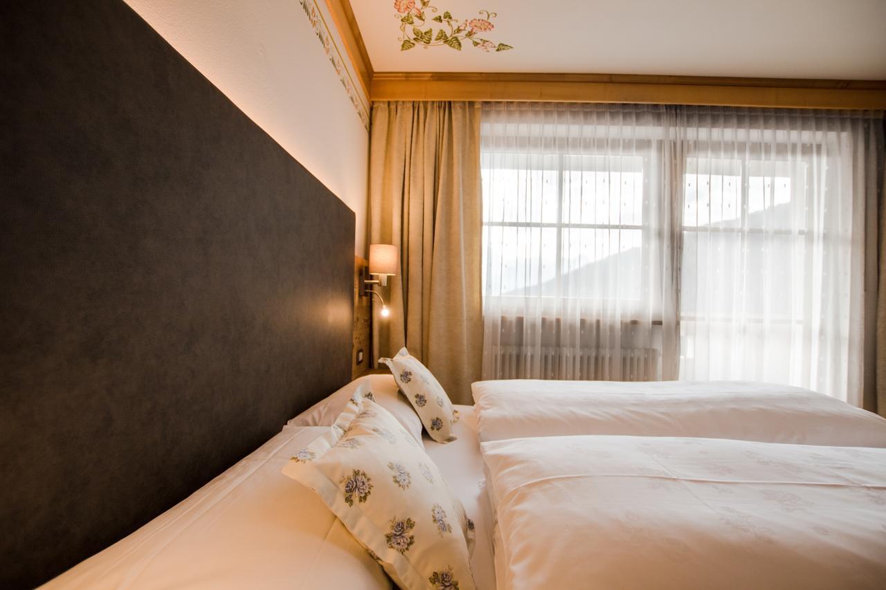 Ciasa Montanara Hotel La Villa  Kültér fotó