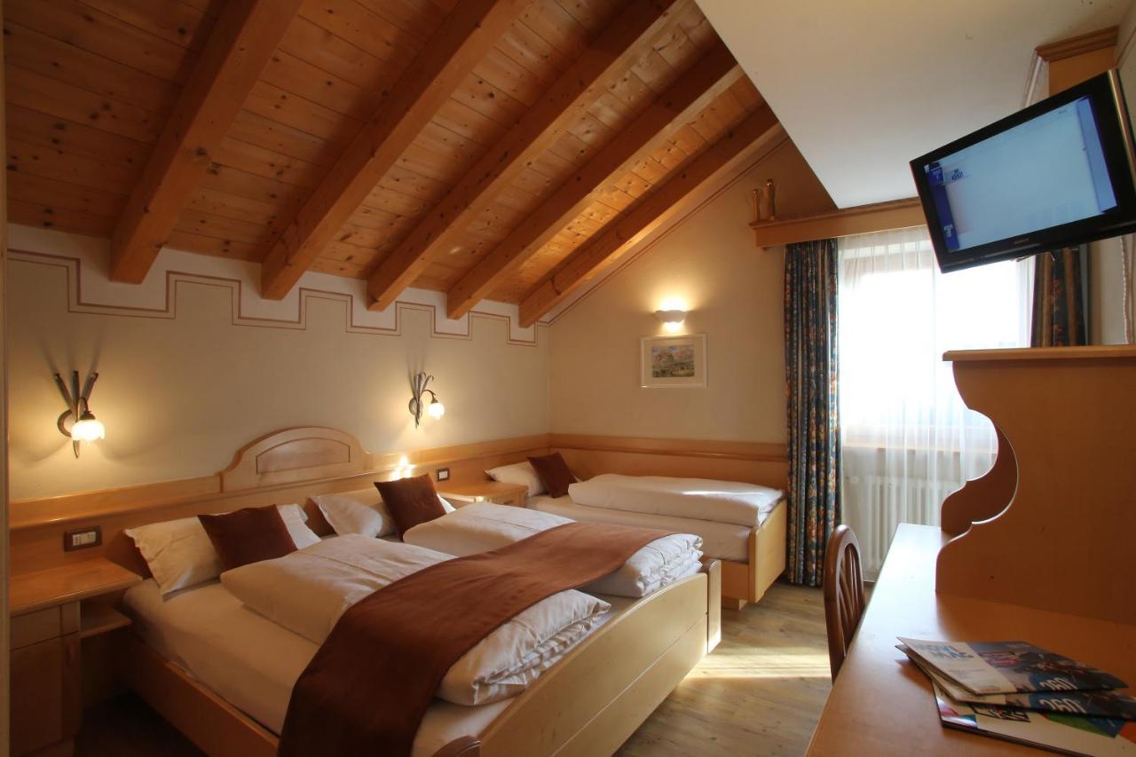 Ciasa Montanara Hotel La Villa  Kültér fotó