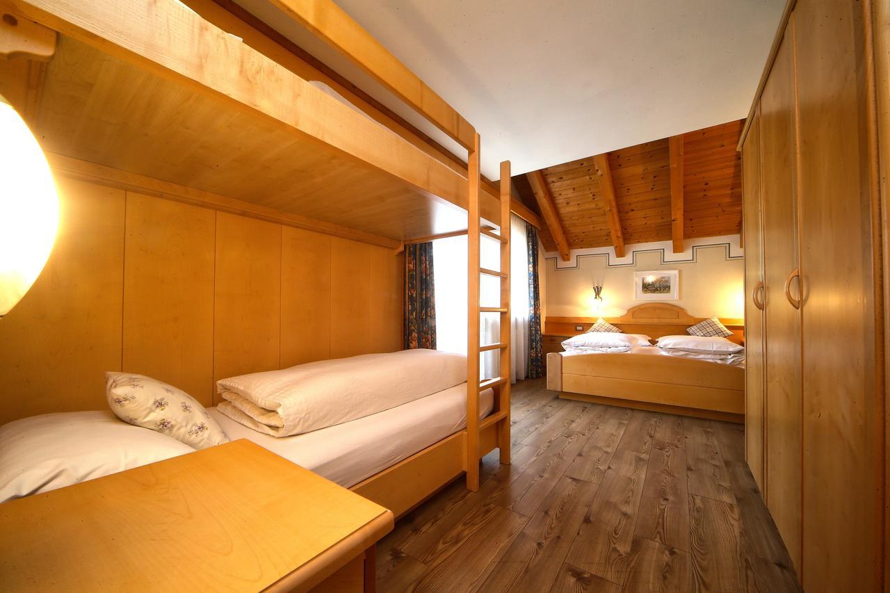 Ciasa Montanara Hotel La Villa  Kültér fotó