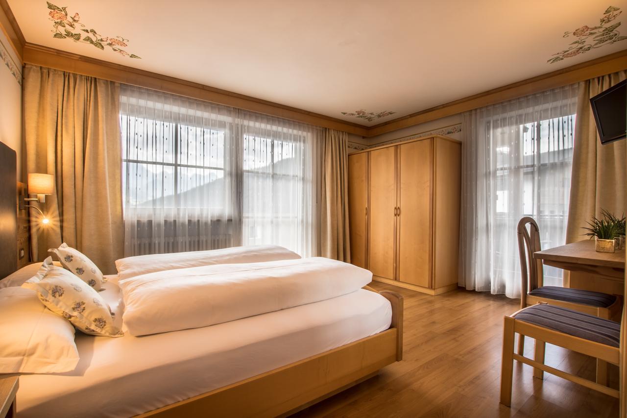 Ciasa Montanara Hotel La Villa  Kültér fotó