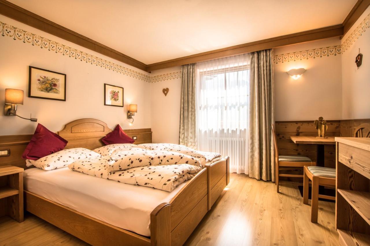 Ciasa Montanara Hotel La Villa  Kültér fotó