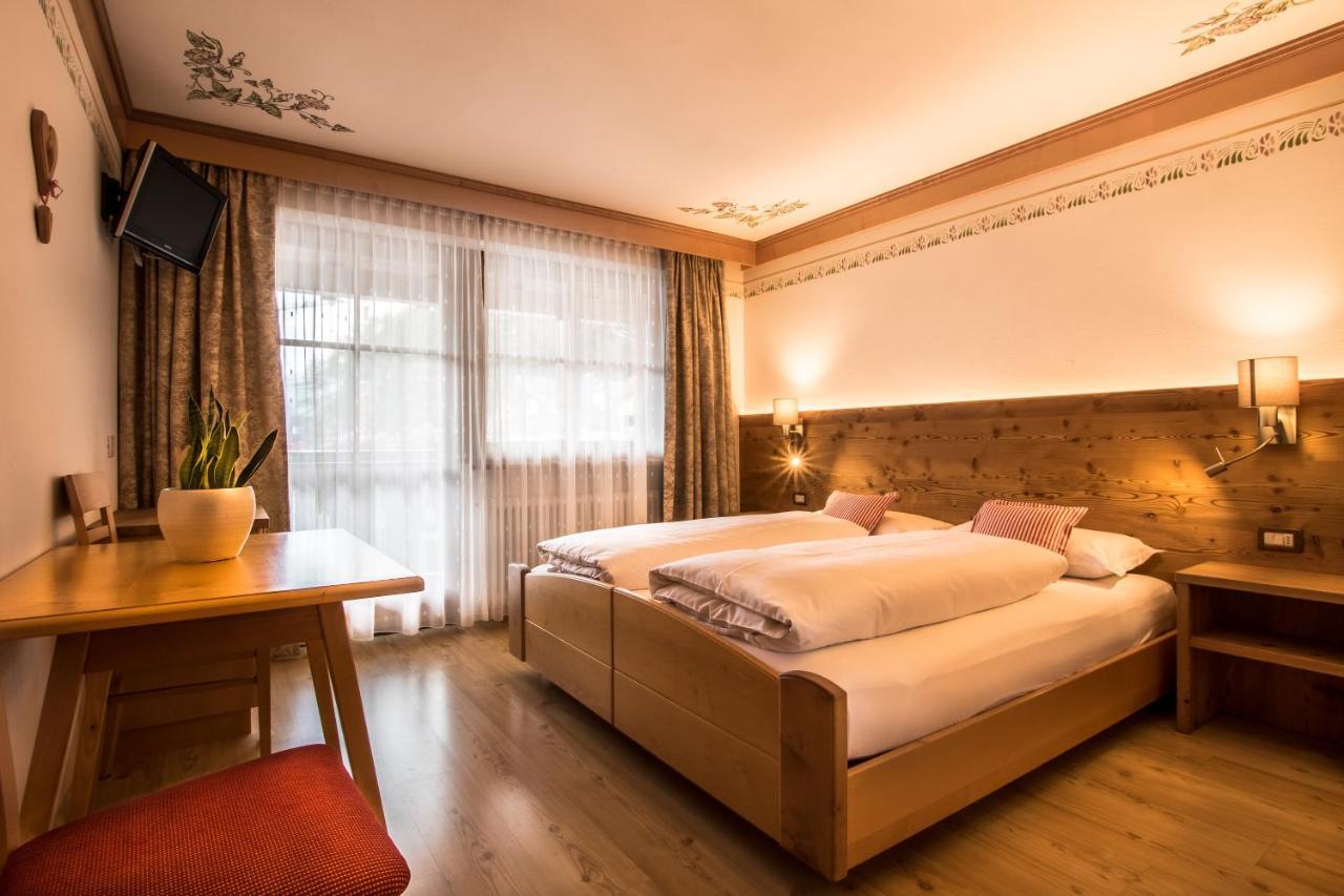 Ciasa Montanara Hotel La Villa  Kültér fotó
