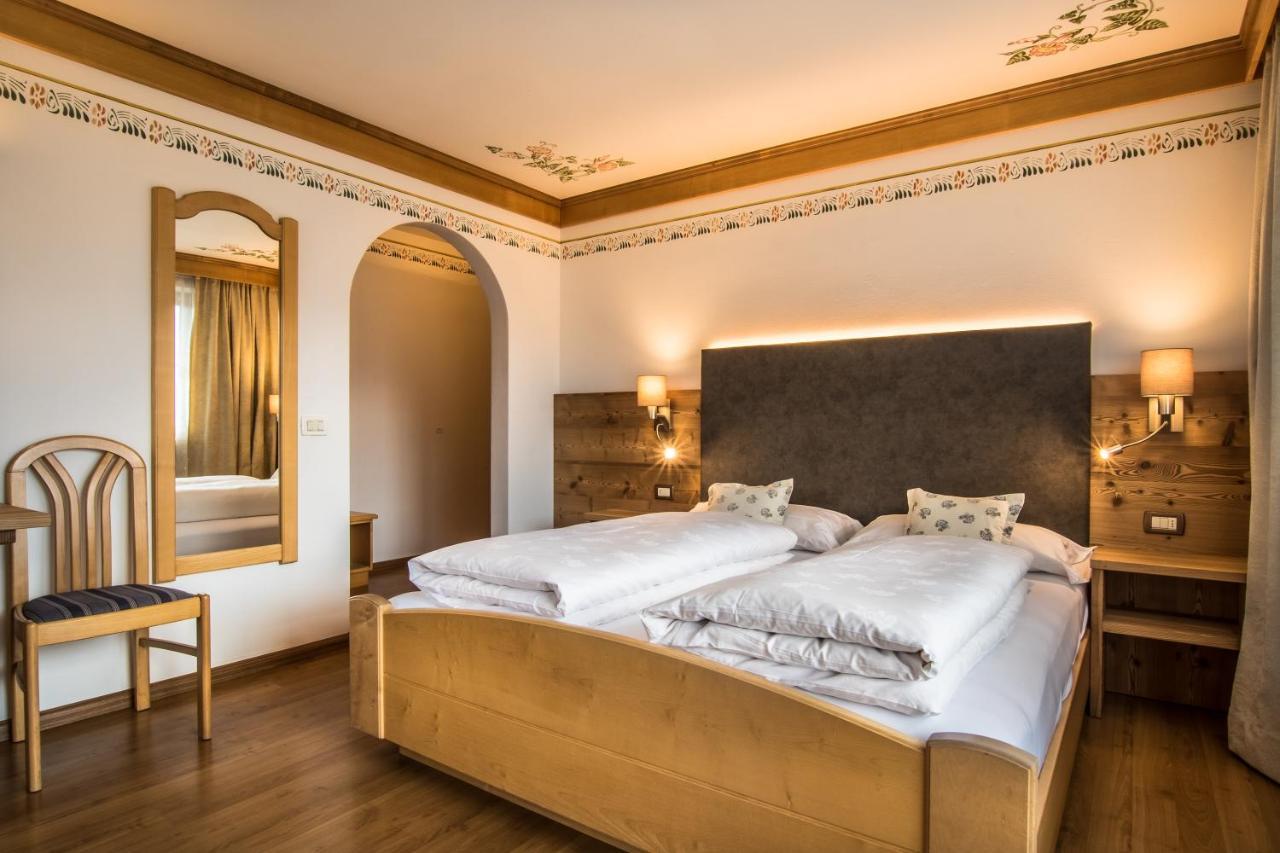 Ciasa Montanara Hotel La Villa  Kültér fotó