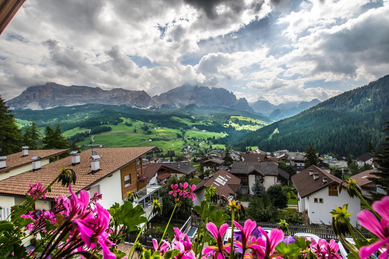 Ciasa Montanara Hotel La Villa  Kültér fotó