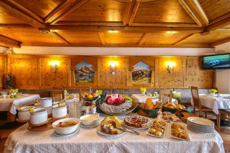 Ciasa Montanara Hotel La Villa  Kültér fotó